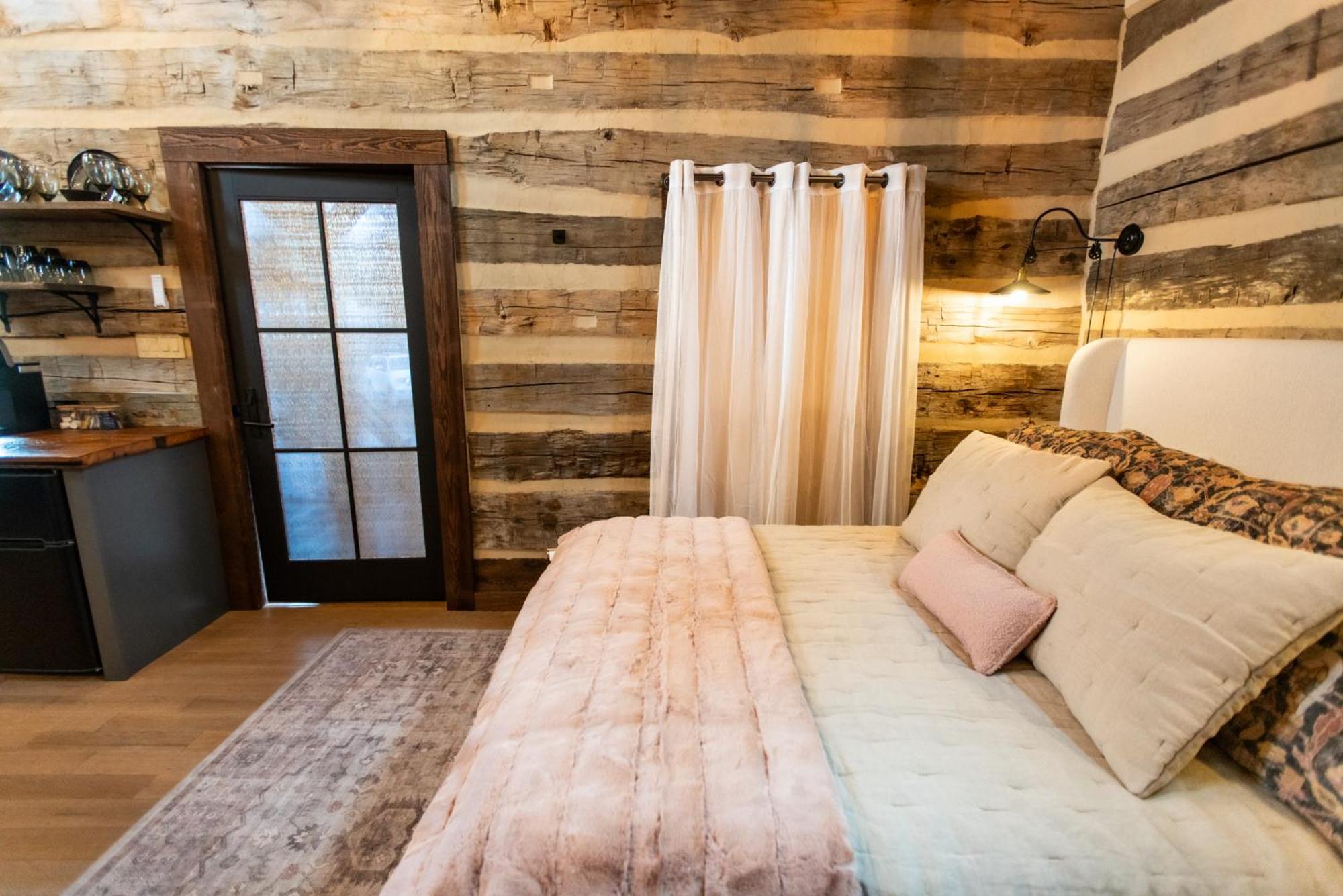 Barnwood Village White Sulphur Springs Esterno foto