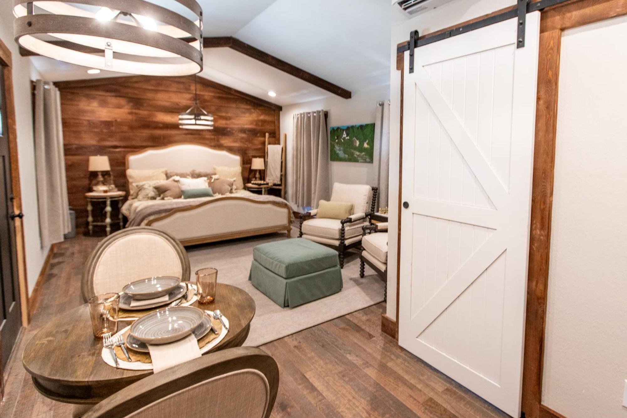 Barnwood Village White Sulphur Springs Esterno foto