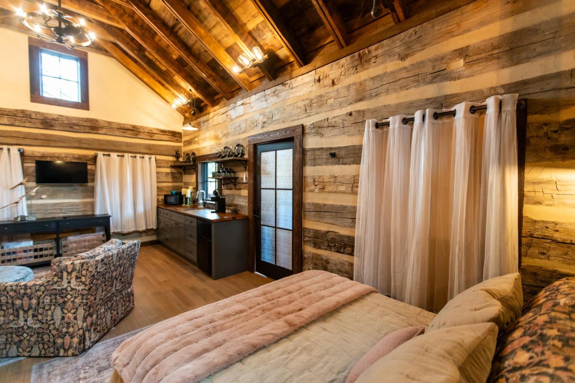 Barnwood Village White Sulphur Springs Esterno foto